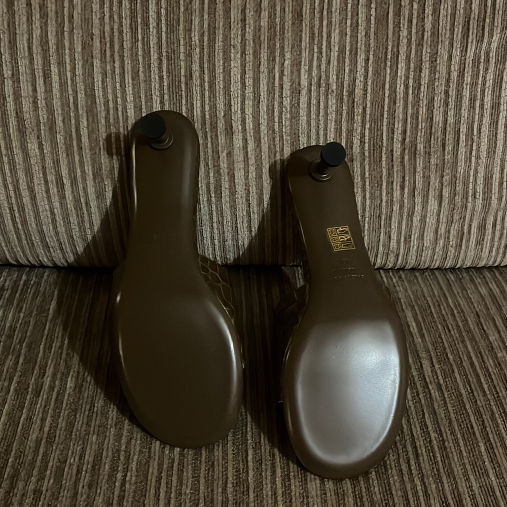 SALE!! Balenciaga BB Plaque Embossed leather heel groupie Mules NWB - Picture 8 of 9